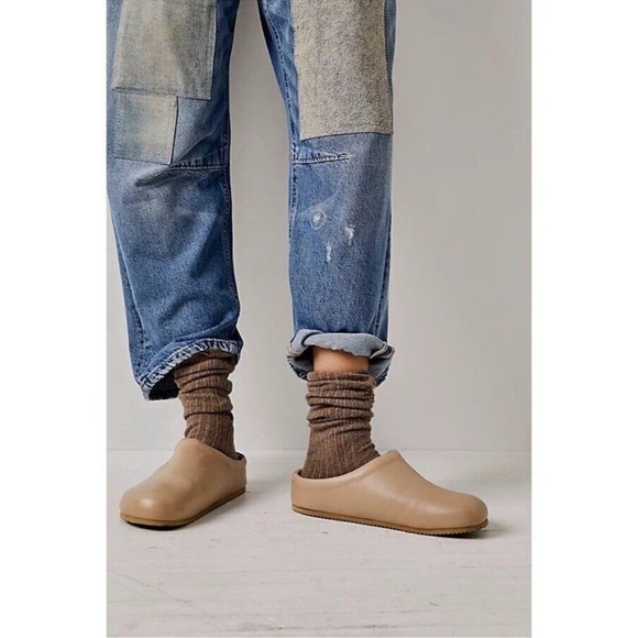 Free People Cambria Leather Footbed Clogs in Pearl Sand Sz 36/6 - Picture 11 of 11